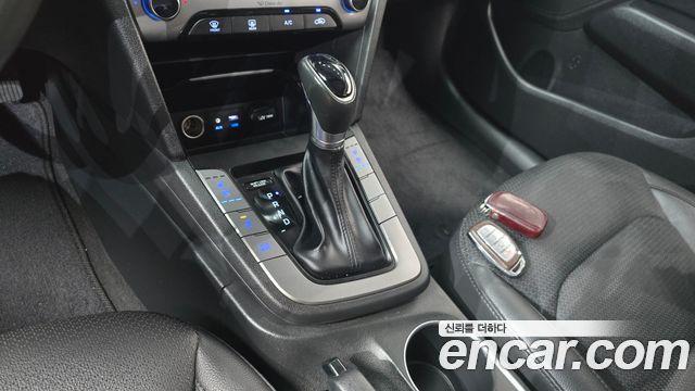 Hyundai AVANTE 2018 — photo 12