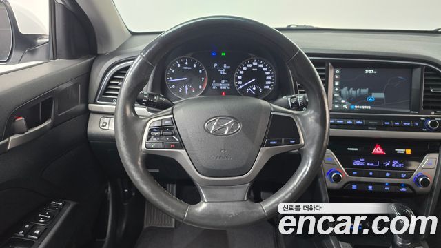Hyundai AVANTE 2018 — photo 18