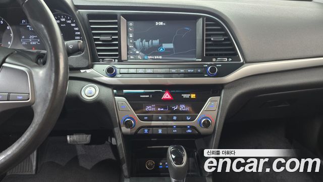 Hyundai AVANTE 2018 — photo 19