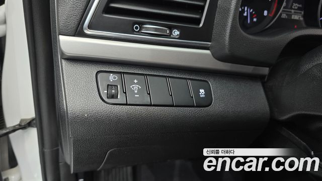Hyundai AVANTE 2018 — photo 22