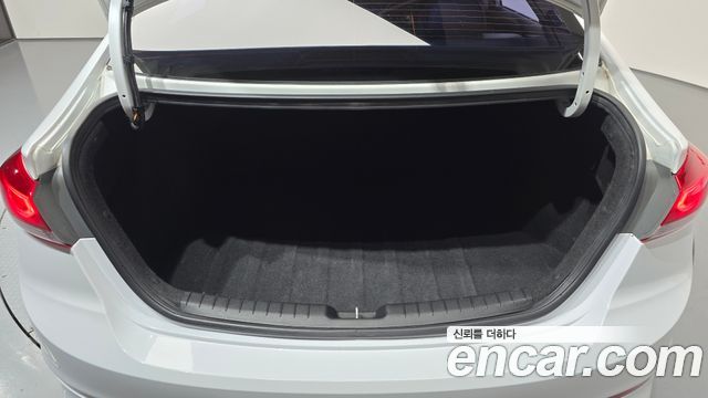 Hyundai AVANTE 2018 — photo 26