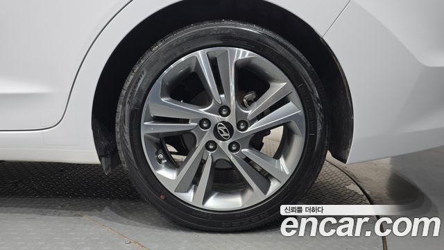 Hyundai AVANTE 2018 — photo 7