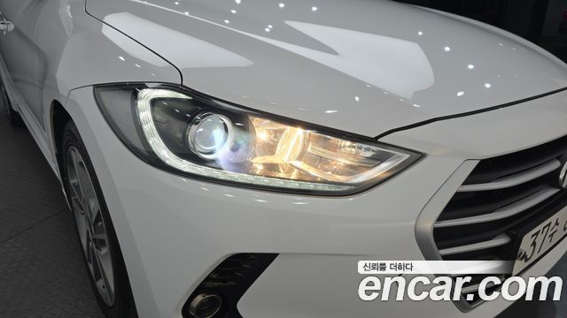 Hyundai AVANTE 2018 — photo 8