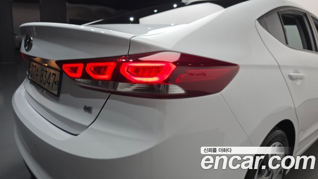 Hyundai AVANTE 2018 — photo 9