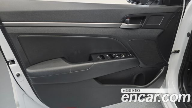 Hyundai AVANTE 2018 — photo 14