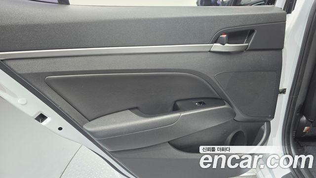 Hyundai AVANTE 2018 — photo 15