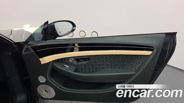Bentley Continental 2020 — photo 15