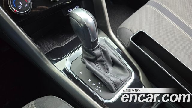 Volkswagen T-Roc 2021 — photo 12
