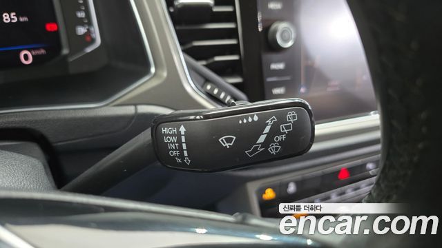Volkswagen T-Roc 2021 — photo 24