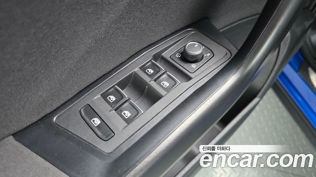 Volkswagen T-Roc 2021 — photo 25