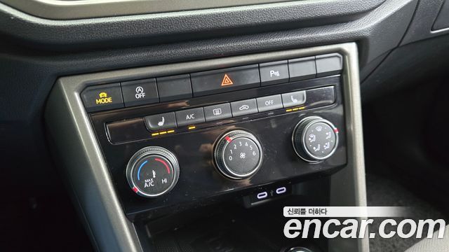 Volkswagen T-Roc 2021 — photo 27