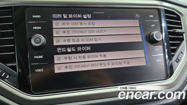 Volkswagen T-Roc 2021 — photo 28