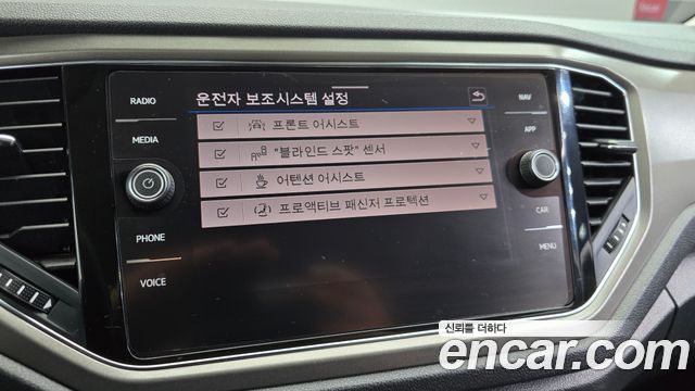 Volkswagen T-Roc 2021 — photo 29