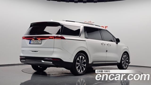 Kia Canival 2023 — photo 2