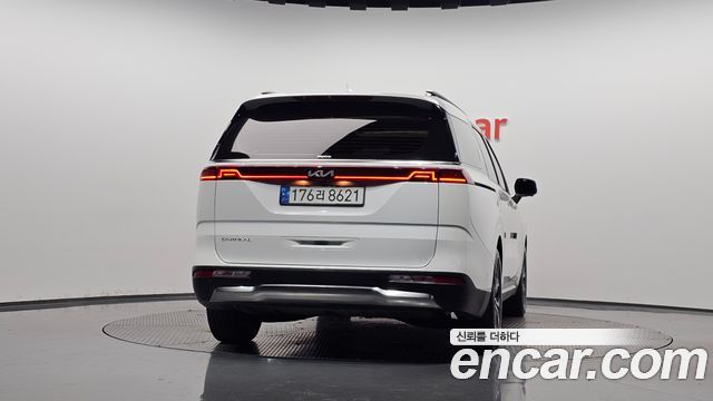 Kia Canival 2023 — photo 4