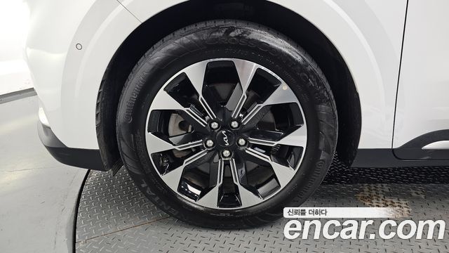 Kia Canival 2023 — photo 5