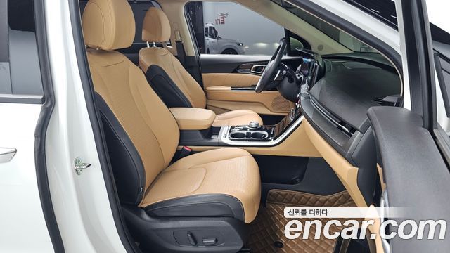 Kia Canival 2023 — photo 16