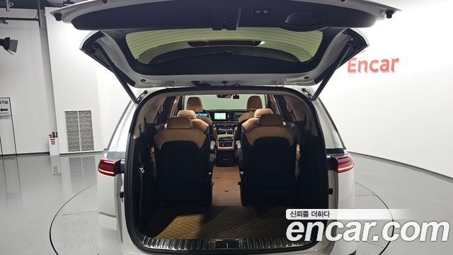 Kia Canival 2023 — photo 34