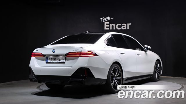 BMW 5-Series 2025 — photo 2