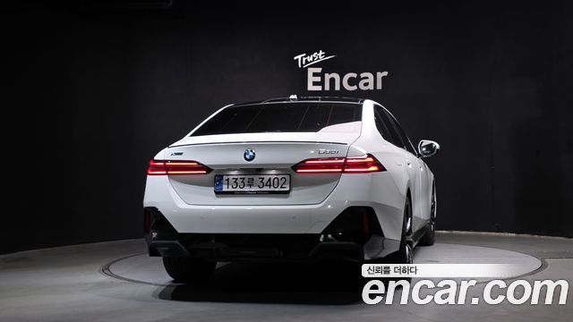 BMW 5-Series 2025 — photo 4
