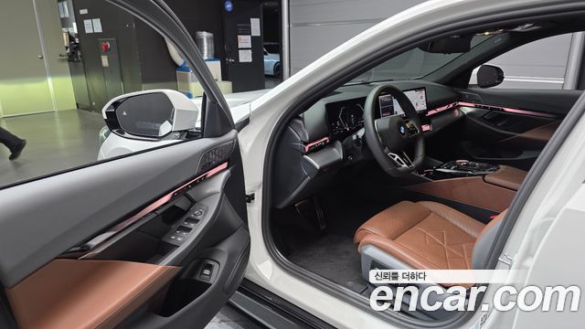BMW 5-Series 2025 — photo 13