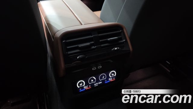 BMW 5-Series 2025 — photo 25