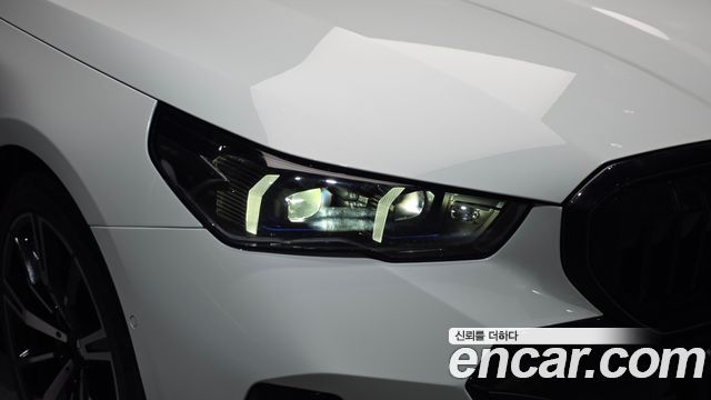 BMW 5-Series 2025 — photo 8