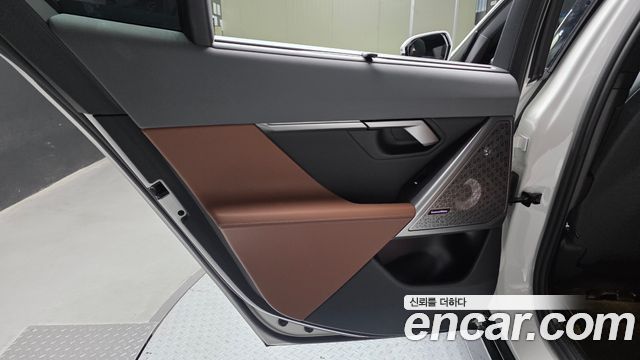 BMW 5-Series 2025 — photo 15