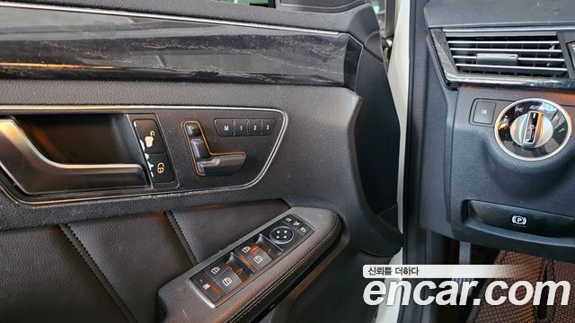 Mercedes-Benz E-Class 2013 — photo 8