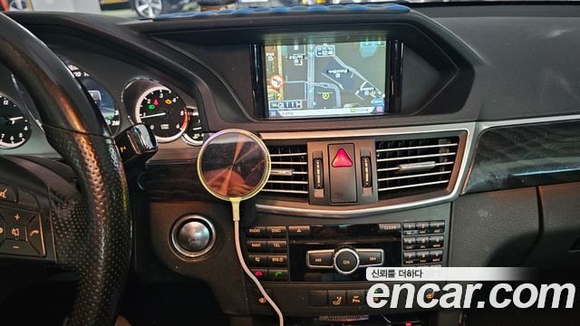 Mercedes-Benz E-Class 2013 — photo 12