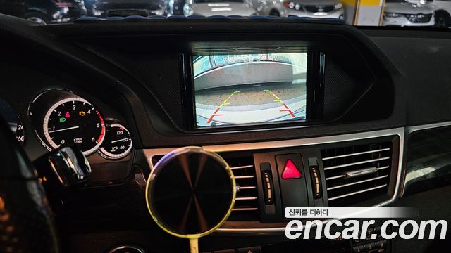 Mercedes-Benz E-Class 2013 — photo 14