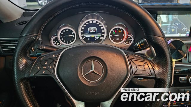 Mercedes-Benz E-Class 2013 — photo 15