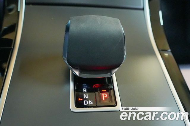 Land Rover Range Rover Velar 2025 — photo 10