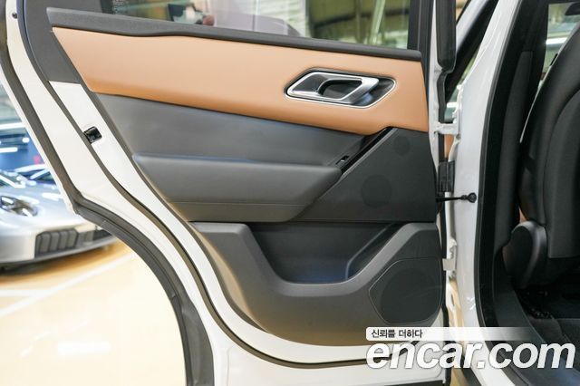 Land Rover Range Rover Velar 2025 — photo 16
