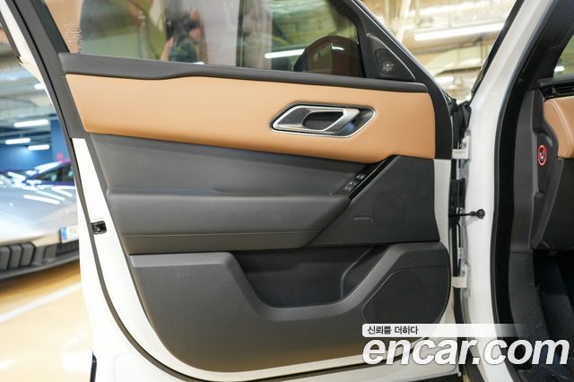 Land Rover Range Rover Velar 2025 — photo 17