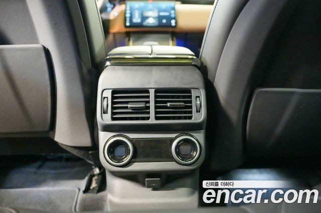 Land Rover Range Rover Velar 2025 — photo 18