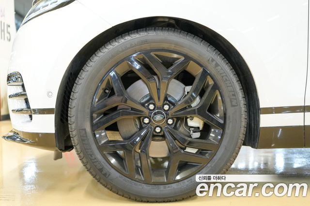Land Rover Range Rover Velar 2025 — photo 19