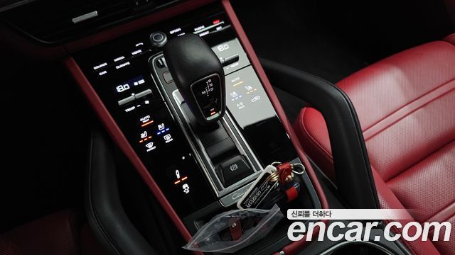 Porsche Cayenne 2021 — photo 12