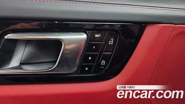 Porsche Cayenne 2021 — photo 24