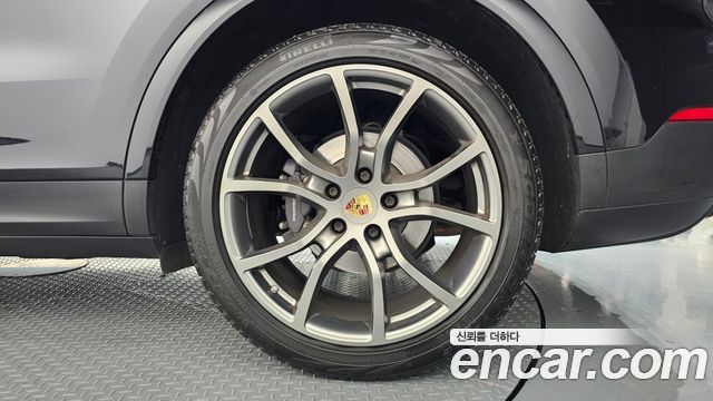 Porsche Cayenne 2021 — photo 7