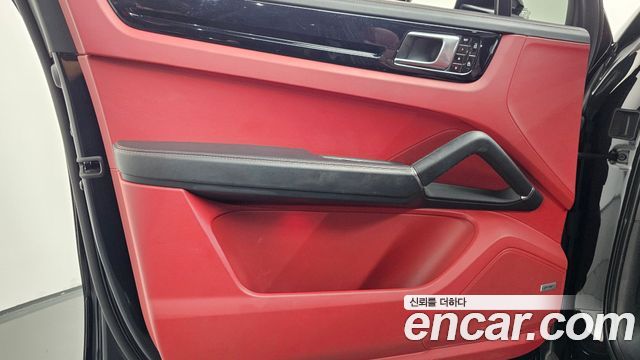 Porsche Cayenne 2021 — photo 14
