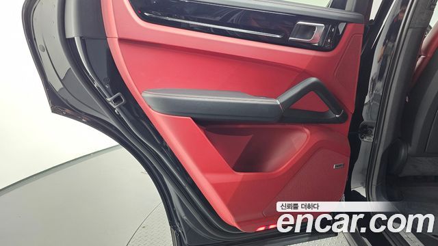Porsche Cayenne 2021 — photo 15