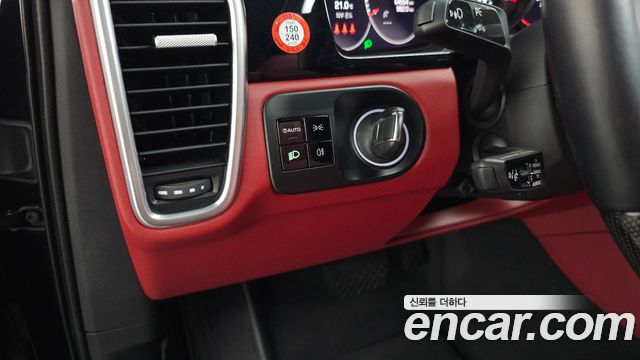 Porsche Cayenne 2021 — photo 40