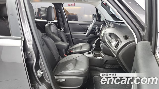 Jeep Renegade 2019 — photo 13