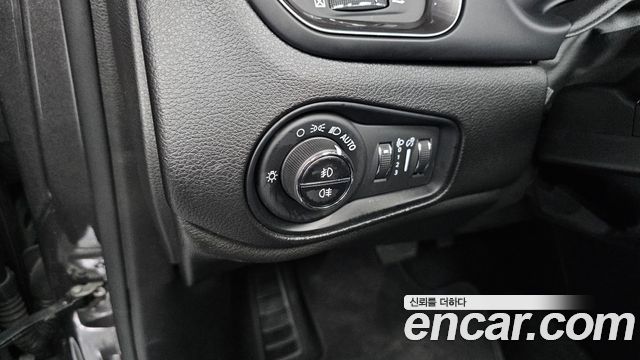 Jeep Renegade 2019 — photo 26