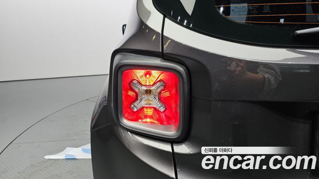 Jeep Renegade 2019 — photo 9