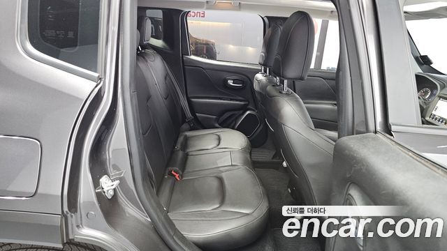 Jeep Renegade 2019 — photo 16