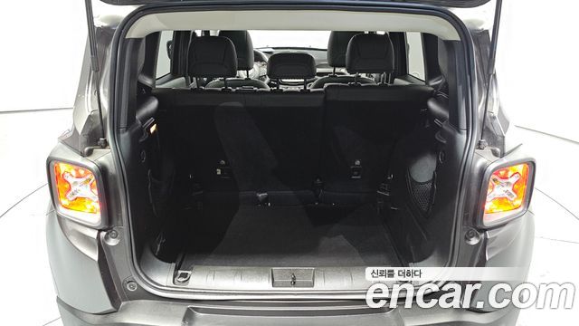 Jeep Renegade 2019 — photo 30