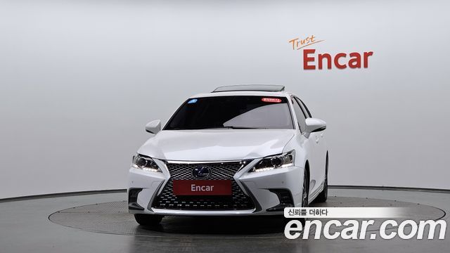 Lexus CT200h 2018 — photo 3