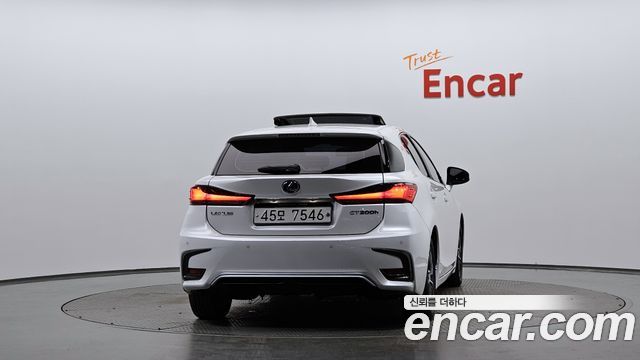 Lexus CT200h 2018 — photo 4